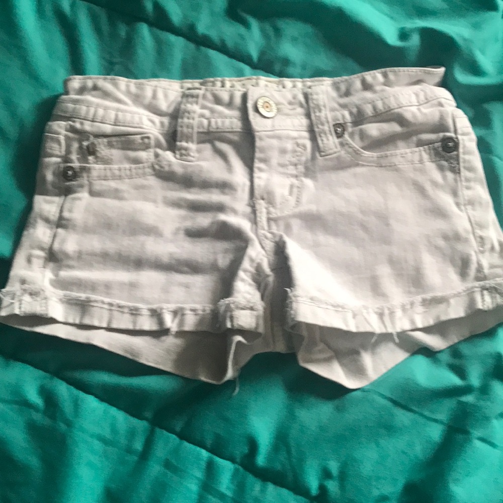 White denim shorts with cute pocket detailing